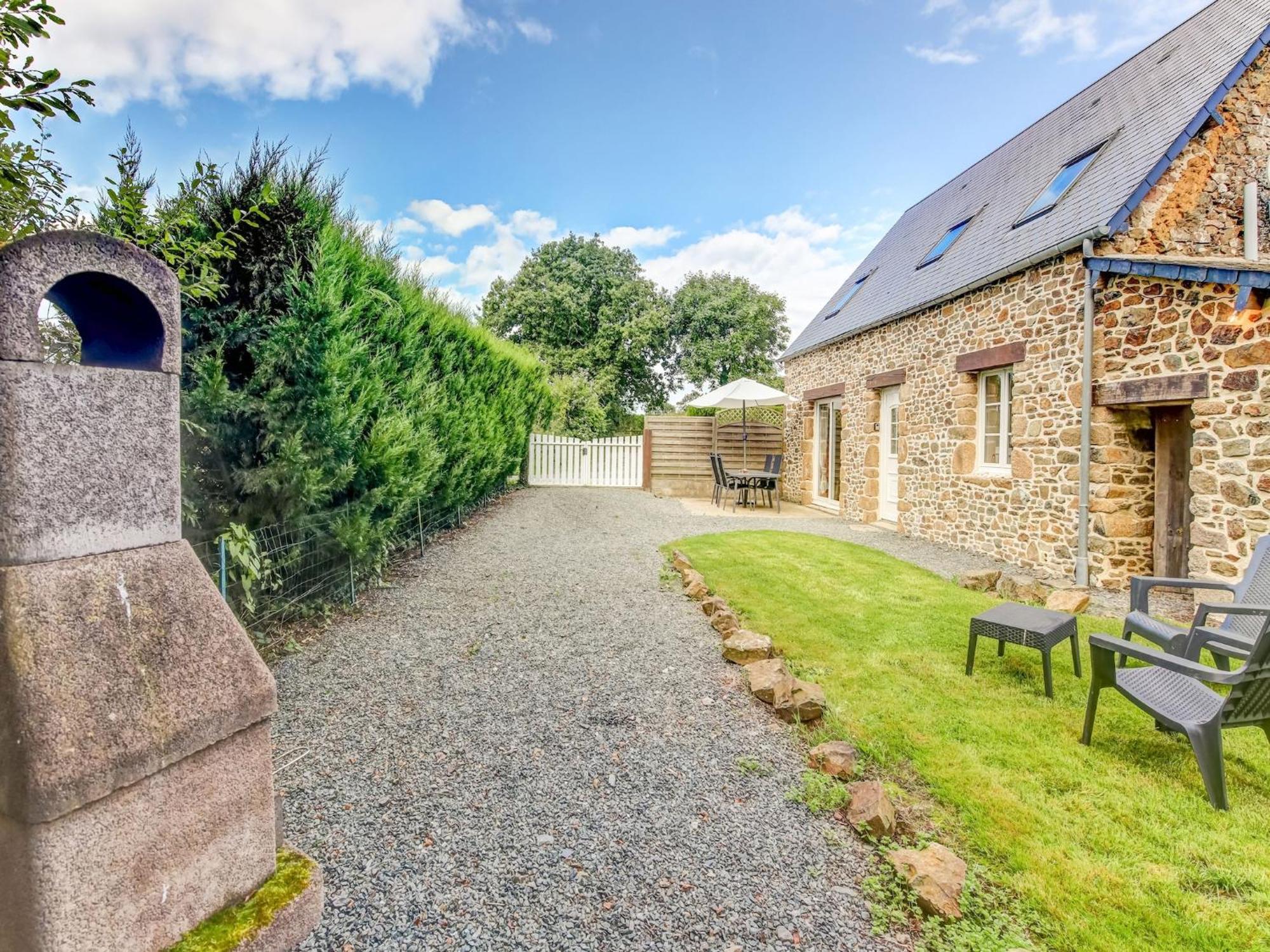 Holiday Home With Garden In Brainville Esterno foto