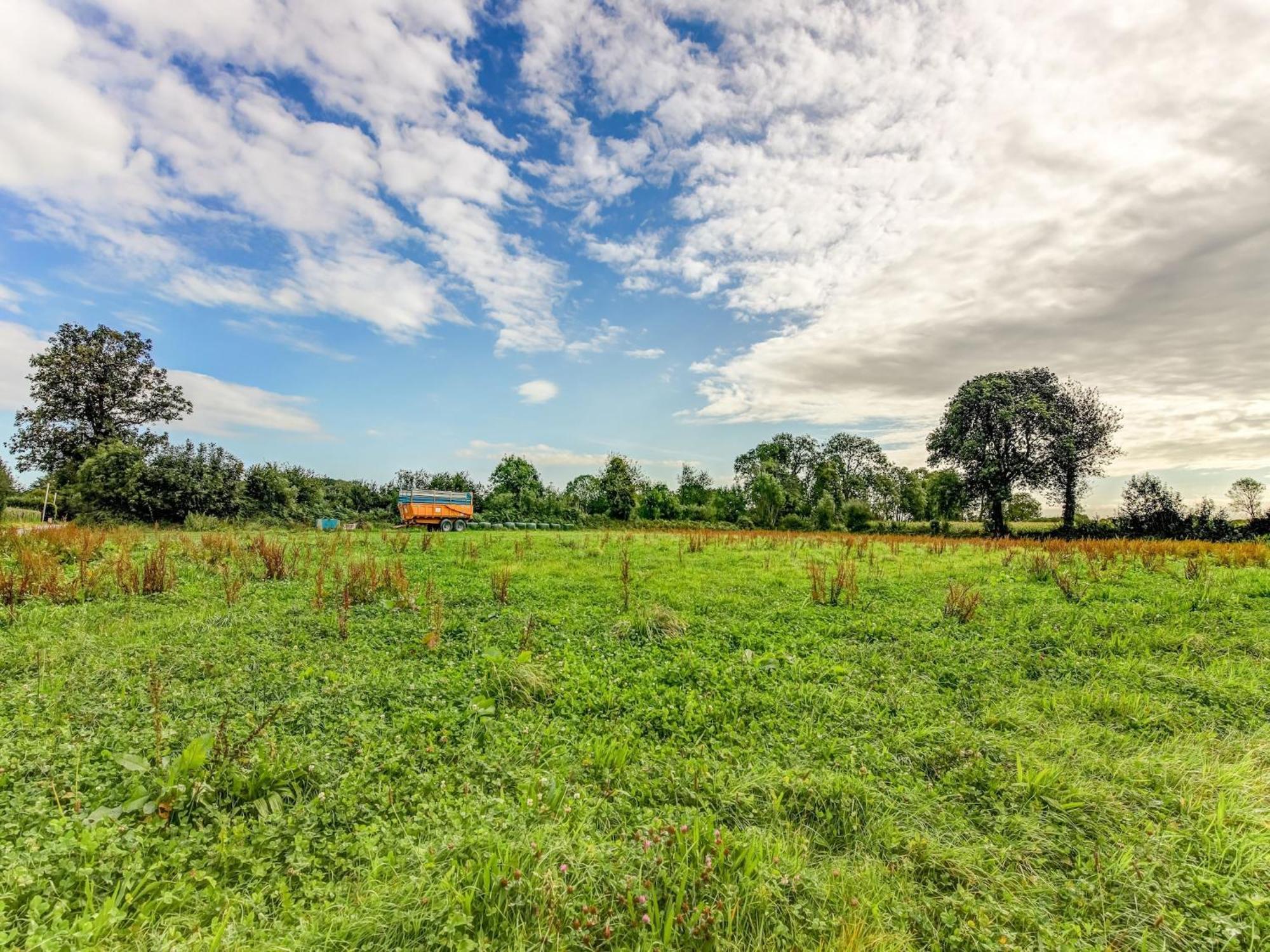 Holiday Home With Garden In Brainville Esterno foto