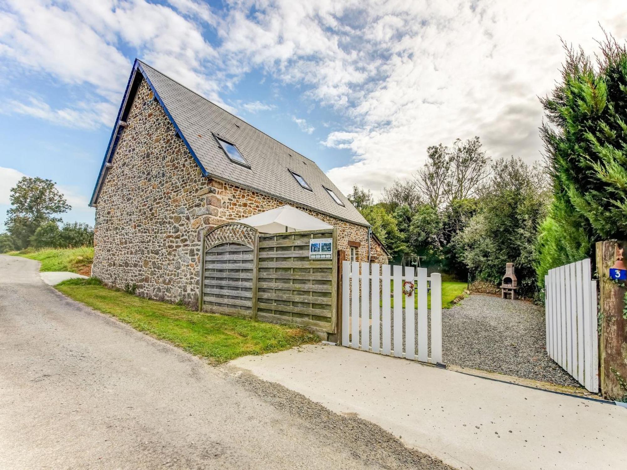 Holiday Home With Garden In Brainville Esterno foto