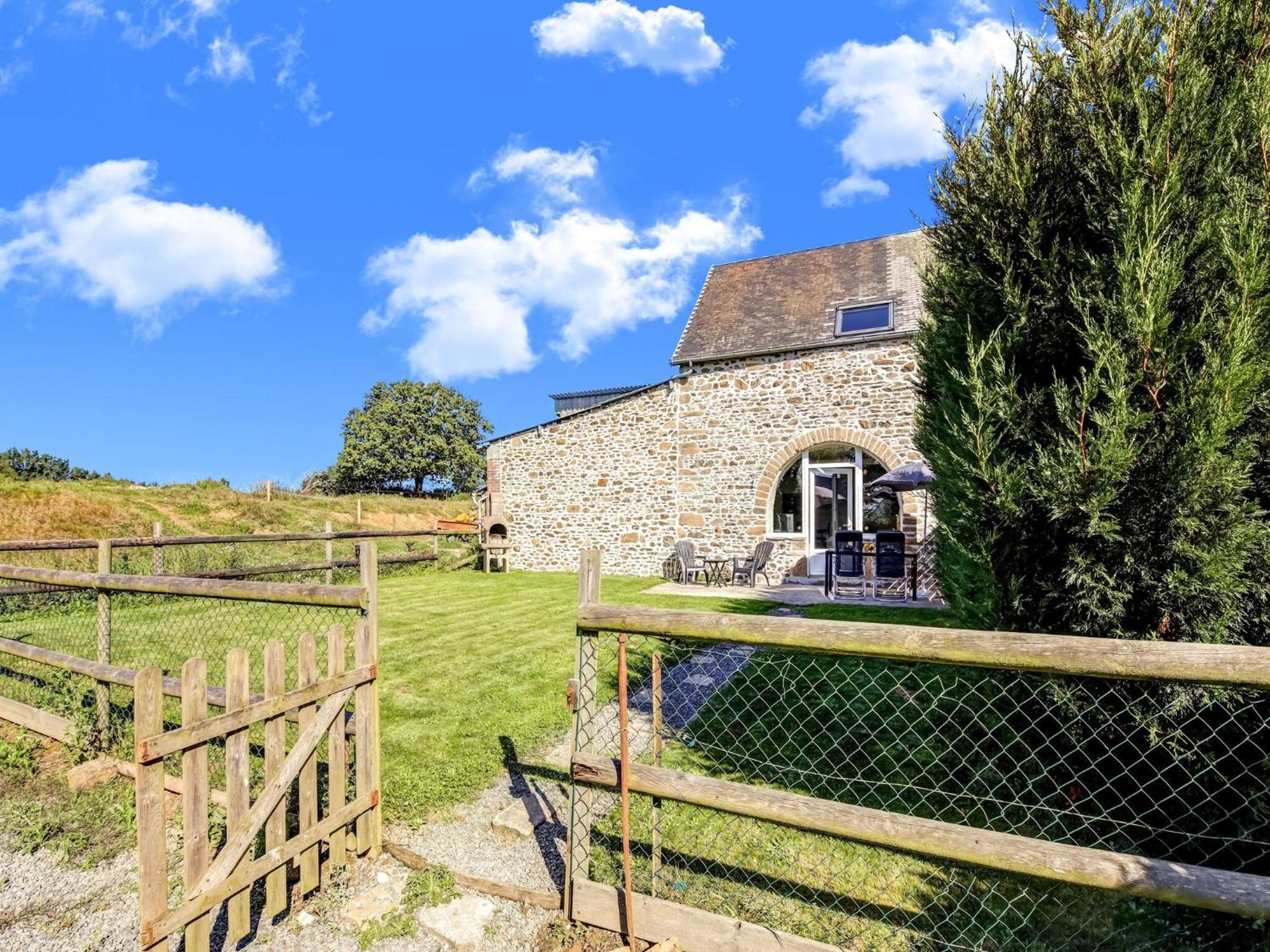 Holiday Home With Garden In Brainville Esterno foto